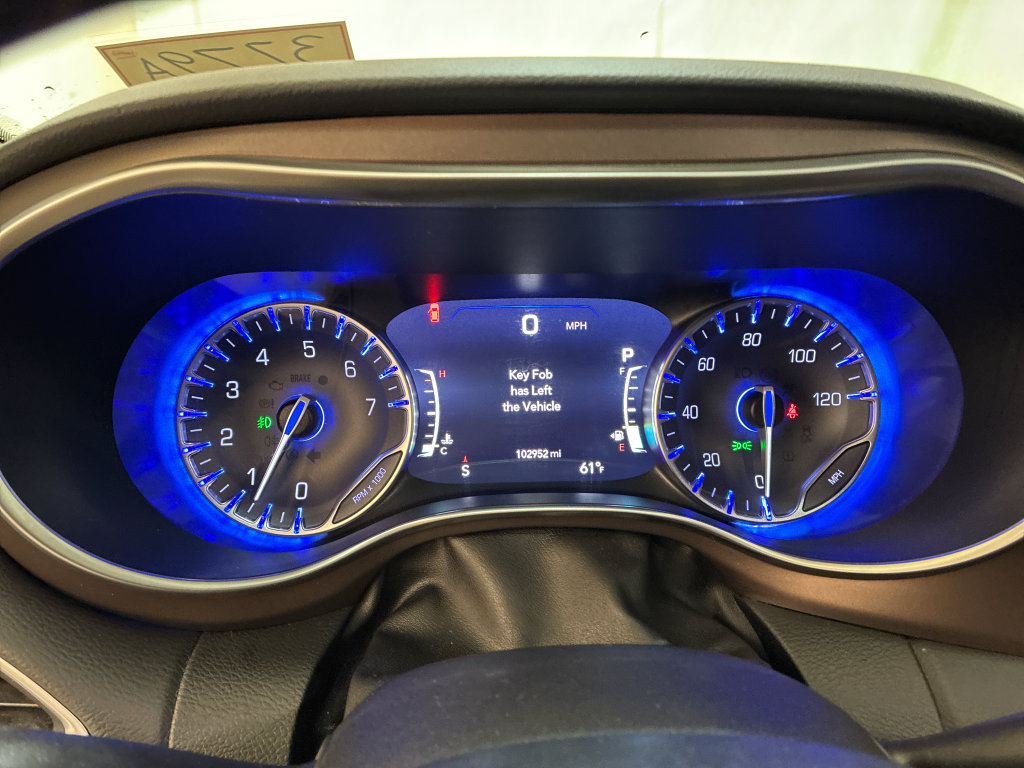 Used 2019 Chrysler Pacifica Touring-L Plus w/ Tire & Wheel Group FWD image 13