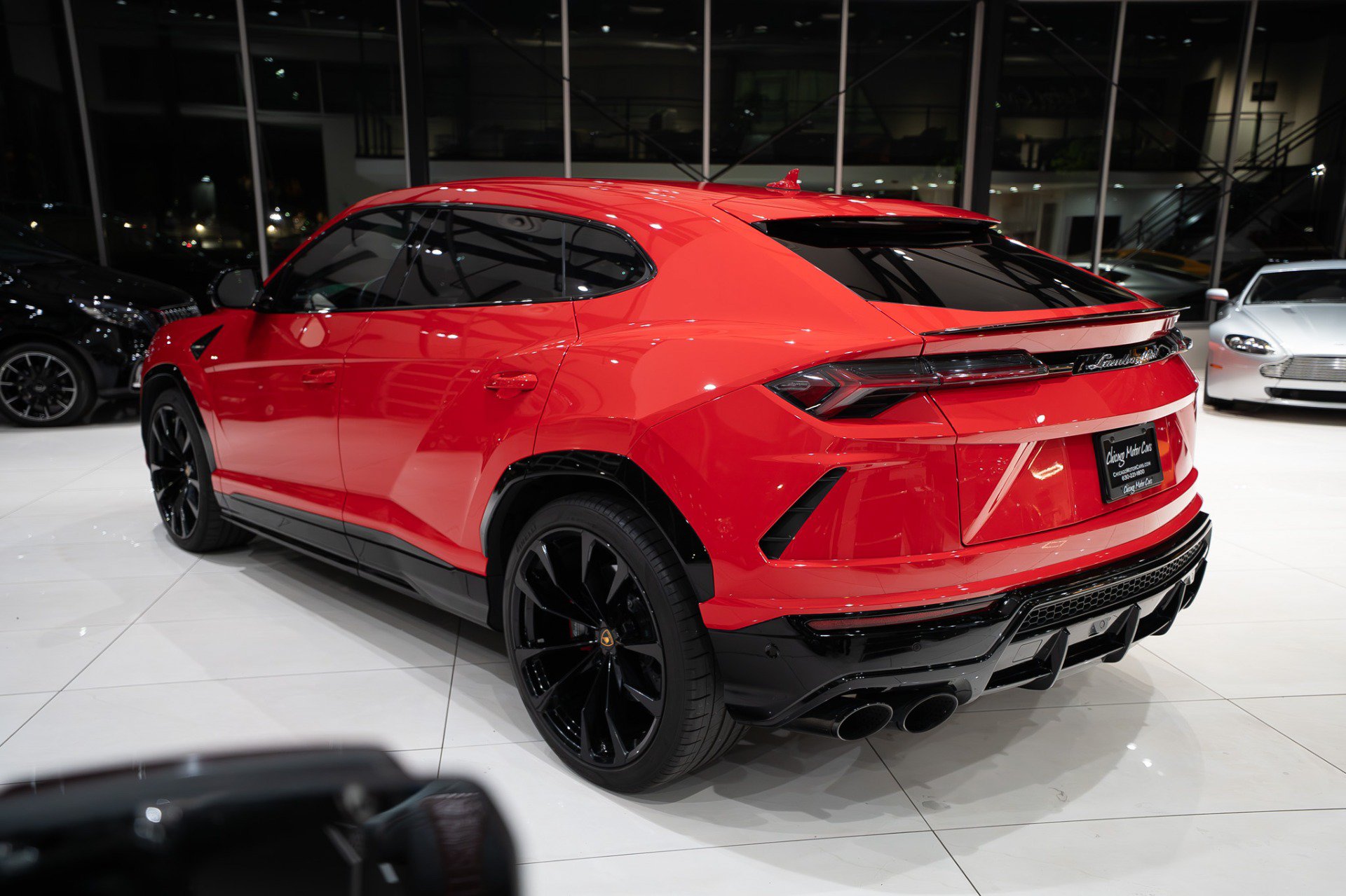 Used 2022 Lamborghini Urus AWD/4WD image 2