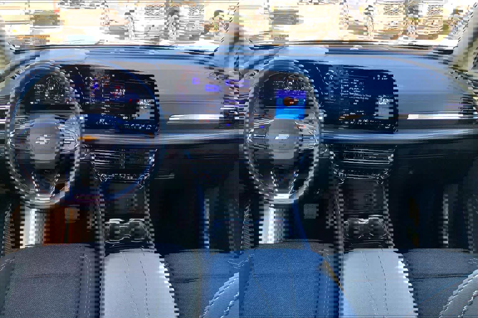 Used 2025 Chevrolet Traverse LT image 16