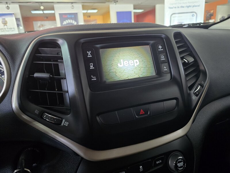 Used 2014 Jeep Cherokee Latitude AWD/4WD image 19