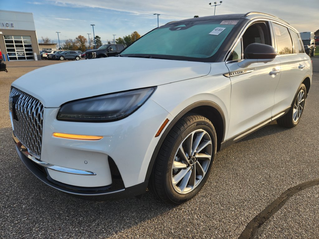 Used 2025 Lincoln Corsair AWD w/ Equipment Group 101A image 3