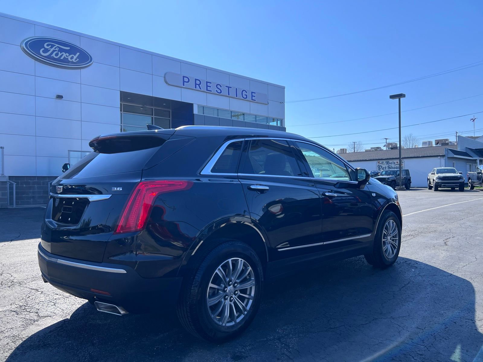 Used 2018 Cadillac XT5 Luxury w/ Driver Awareness Package image 12