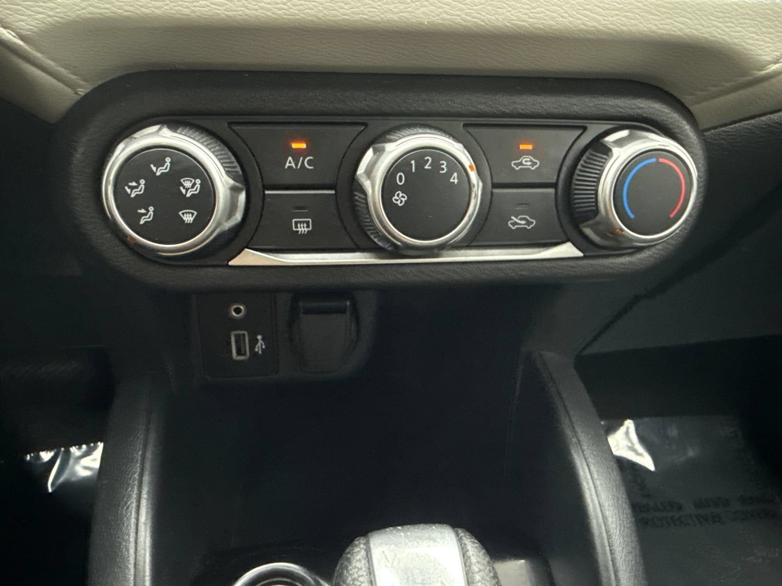 Used 2021 Nissan Versa SV FWD image 27