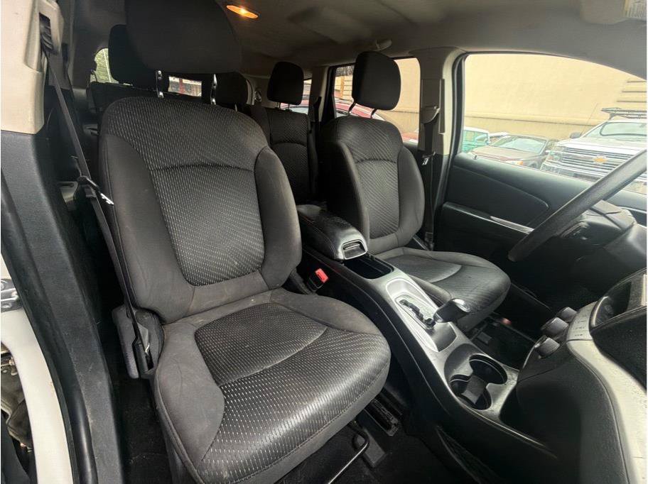 Used 2018 Dodge Journey SE w/ Blacktop Package FWD image 4
