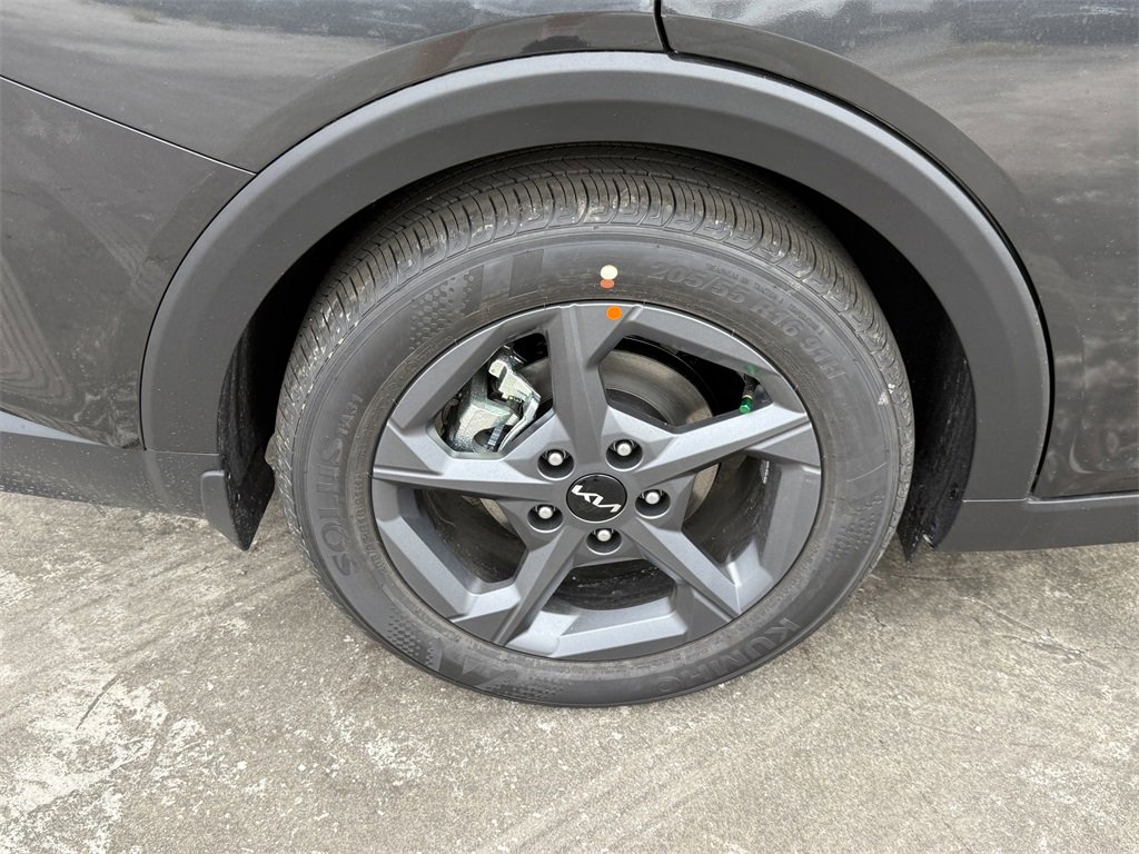 New 2025 Kia K4 LXS image 28