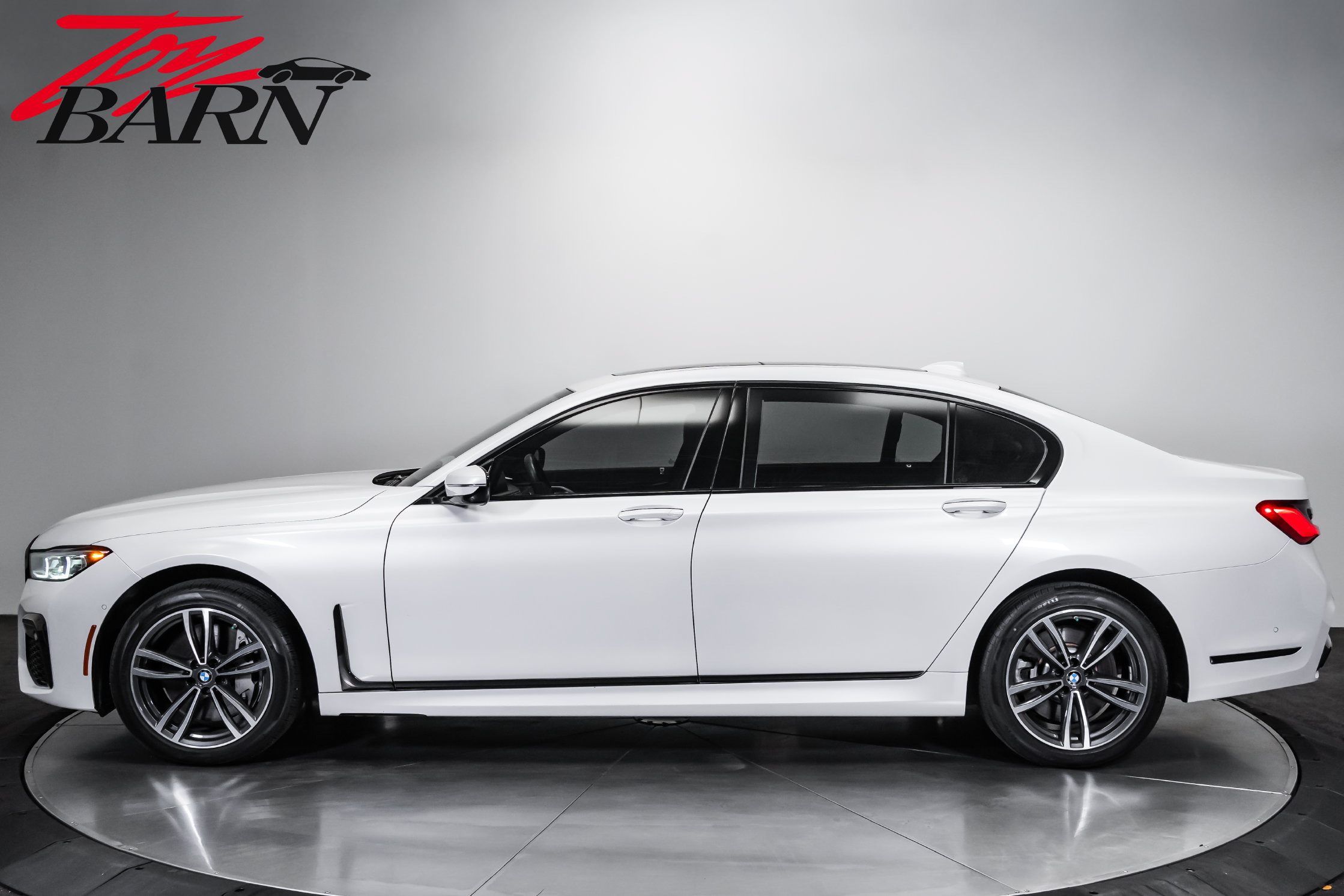 Used 2021 BMW 750i xDrive w/ Executive Package AWD/4WD image 2
