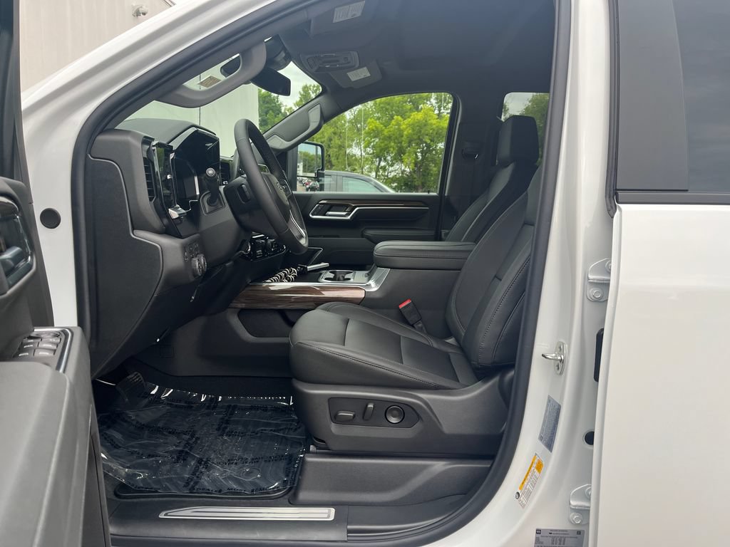 New 2026 Chevrolet Silverado 3500 LT w/ Trail Boss Package AWD/4WD image 9
