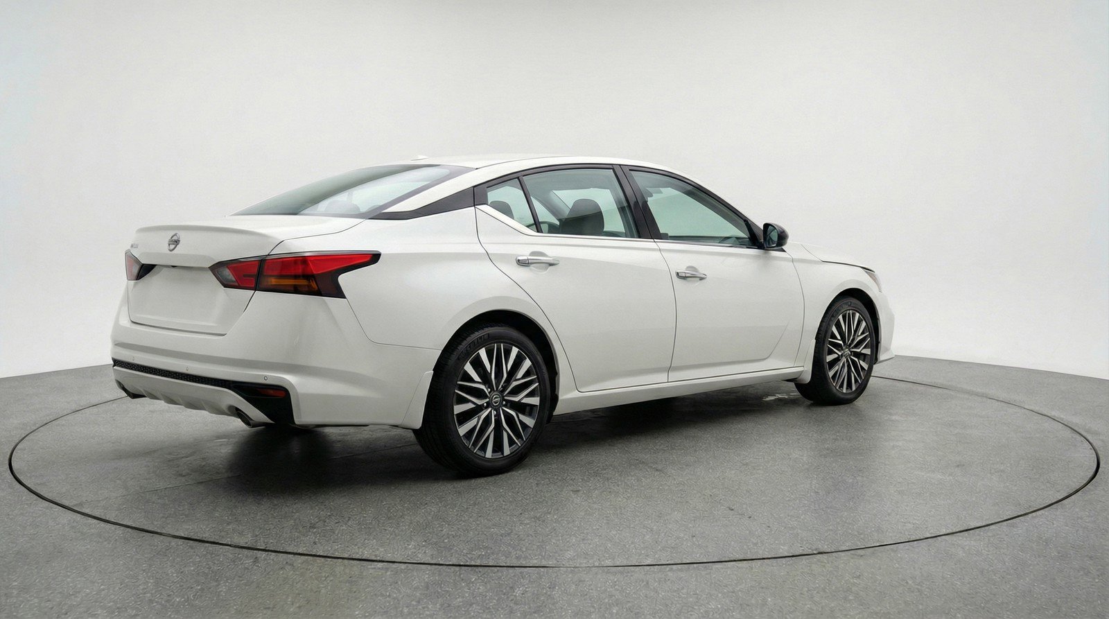 Used 2025 Nissan Altima 2.5 SV image 9