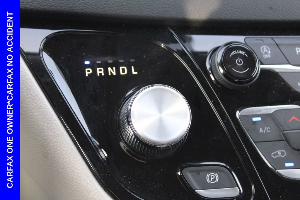 Used 2023 Chrysler Pacifica Touring-L image 39