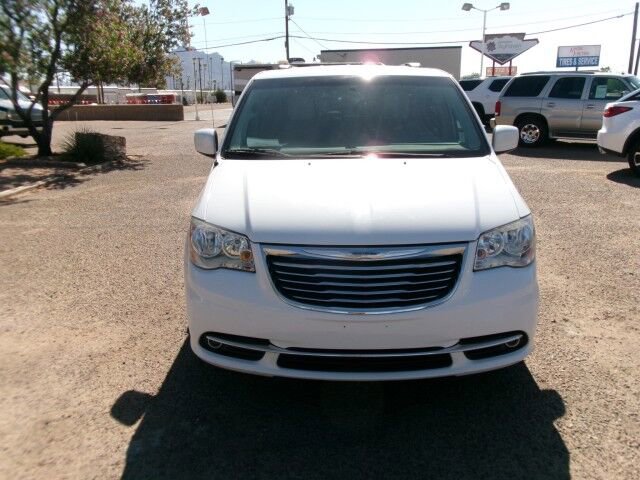 Used 2016 Chrysler Town & Country Touring FWD image 3