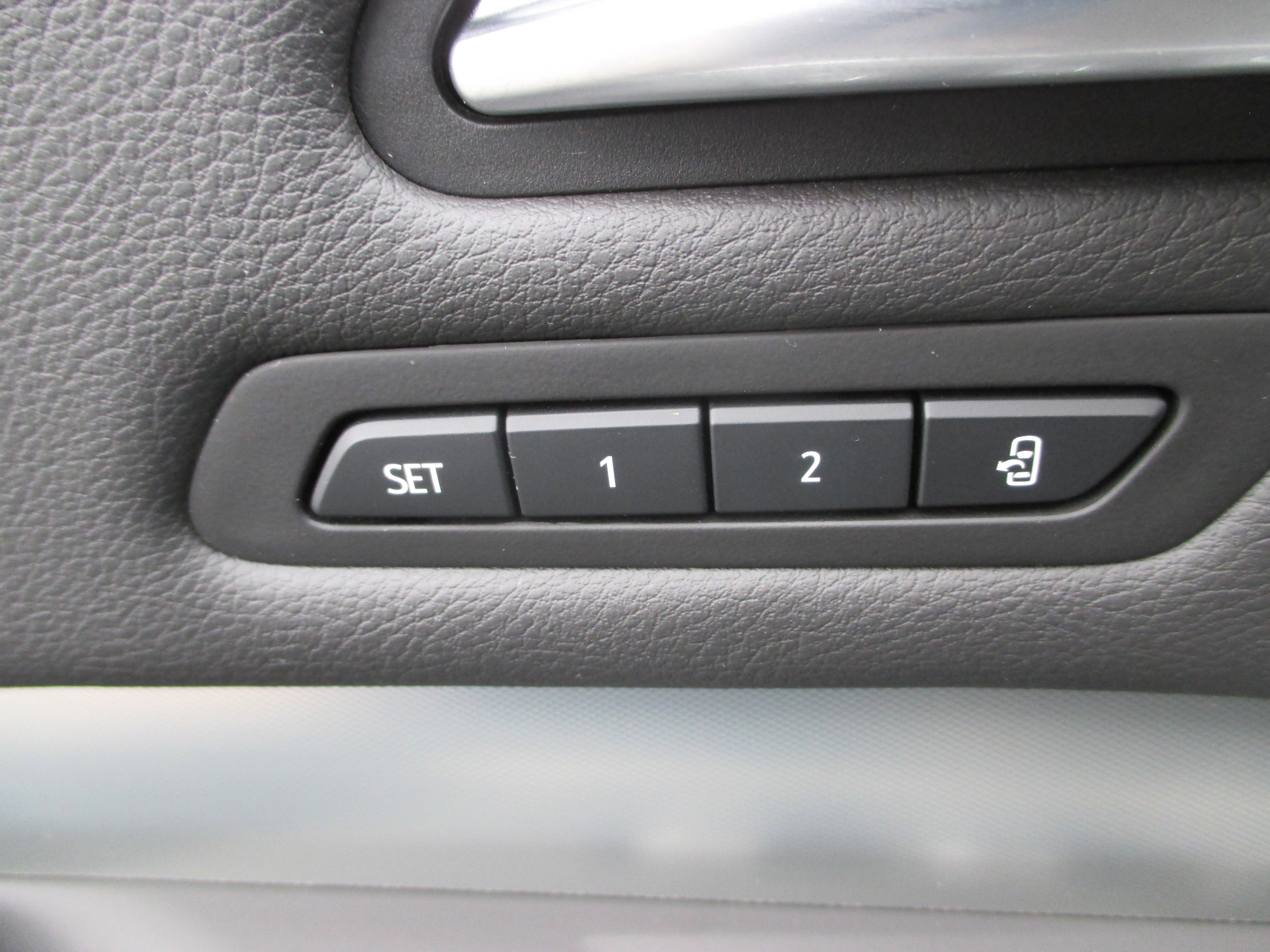 Used 2020 Cadillac XT4 Premium Luxury w/ Cold Weather Package image 14