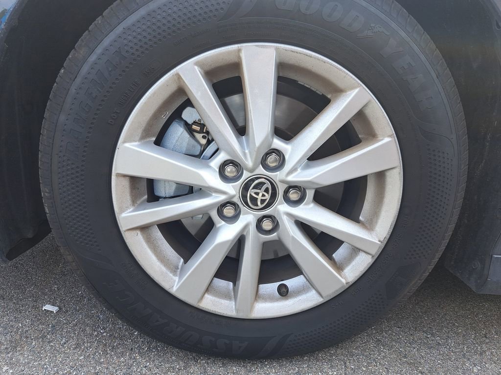 Used 2026 Toyota Camry LE image 7