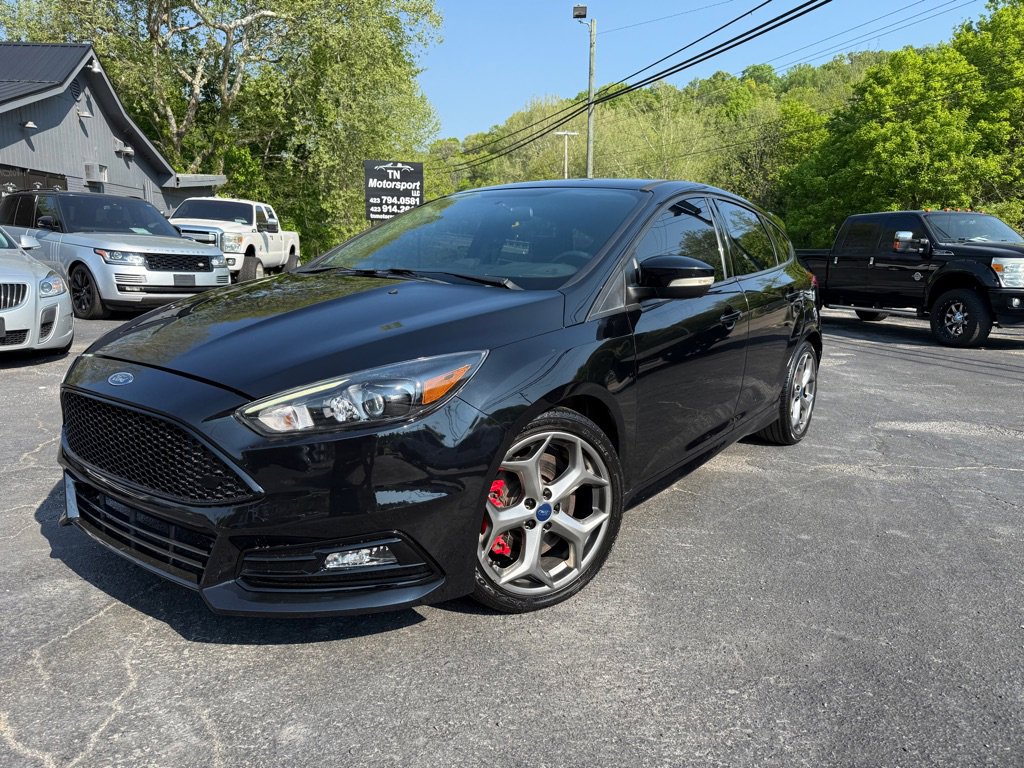 Used 2017 Ford Focus ST w/ Equipment Group 401A FWD image 2