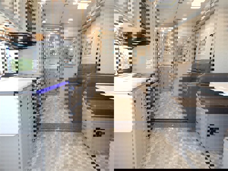 Used 2022 Ford E-450 and Econoline 450 Super Duty w/ Motorhome Prep Package image 30