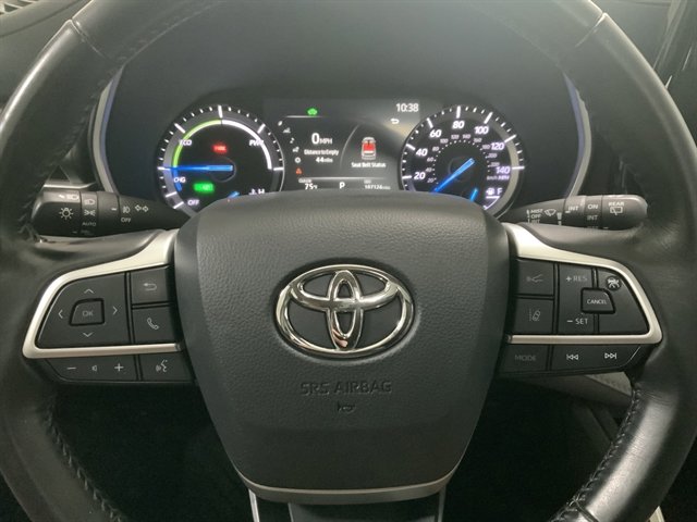 Used 2022 Toyota Highlander XLE AWD/4WD image 25