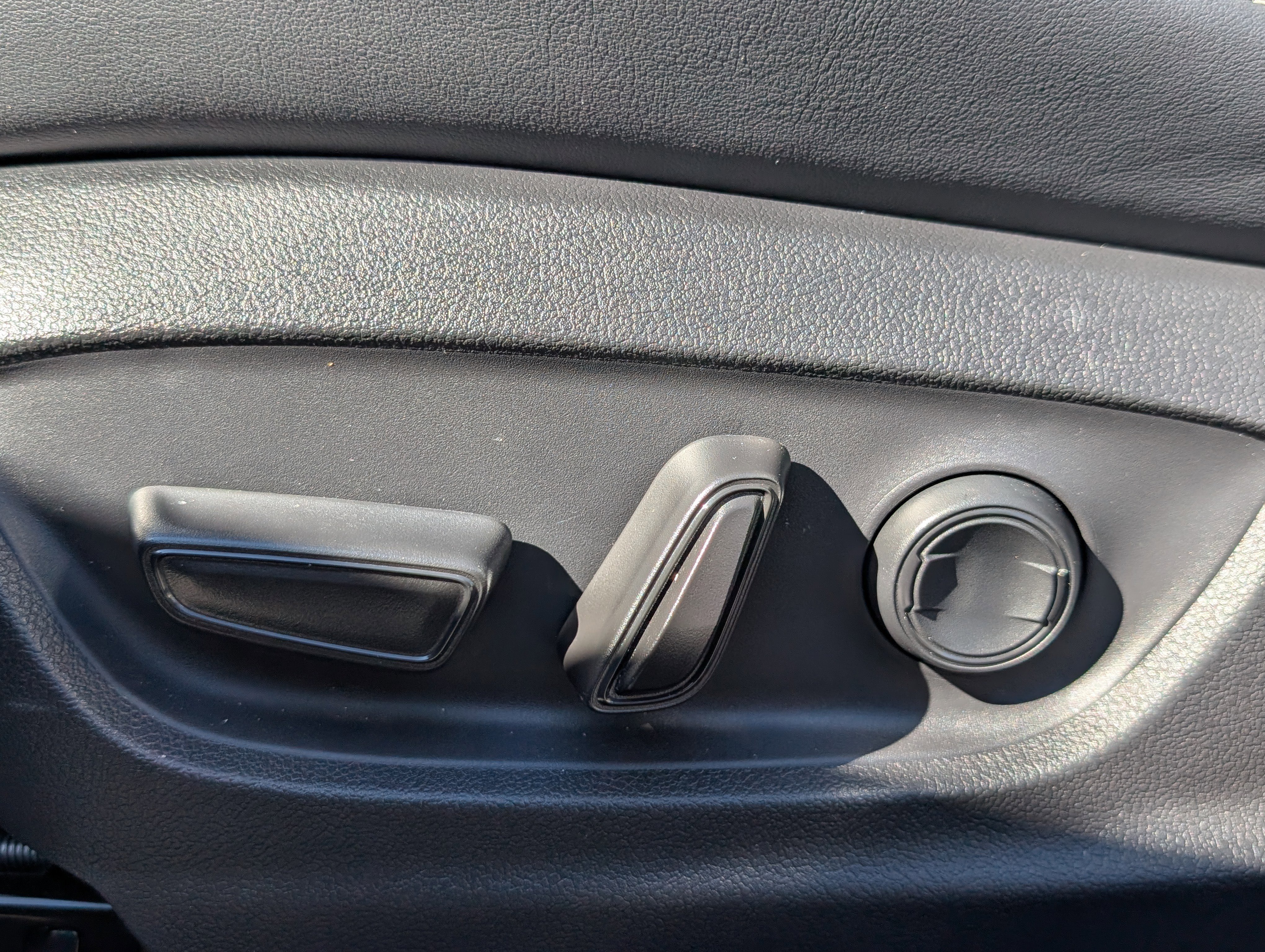 Used 2025 Toyota Crown Signia w/ Advanced Technology Package image 23