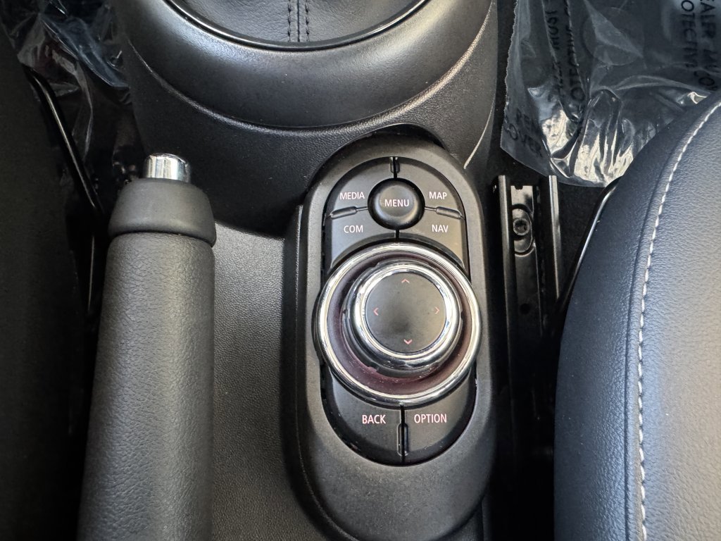 Used 2024 MINI Cooper 2-Door Hardtop FWD image 23