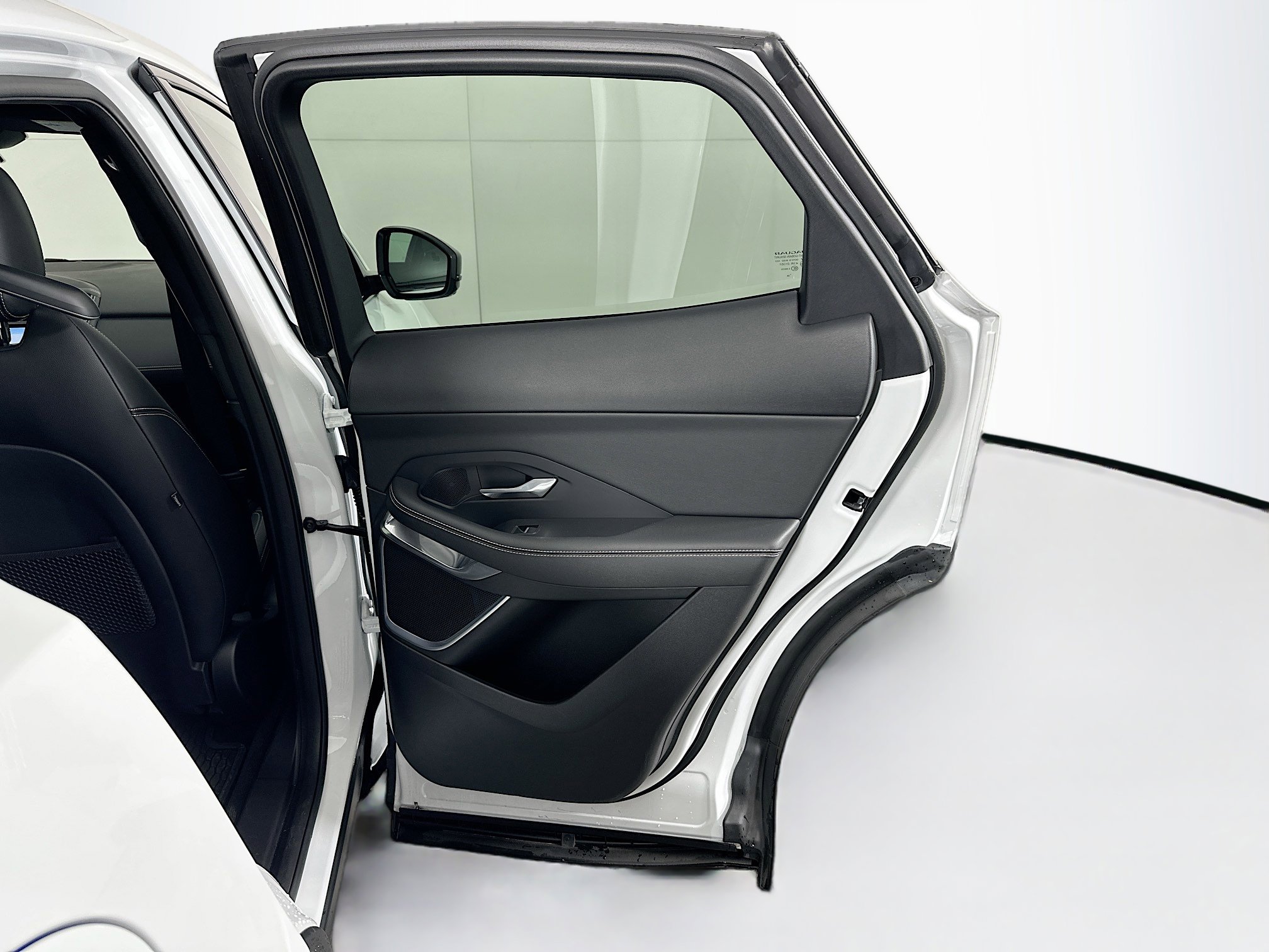 Used 2024 Jaguar E-PACE R-Dynamic SE image 31