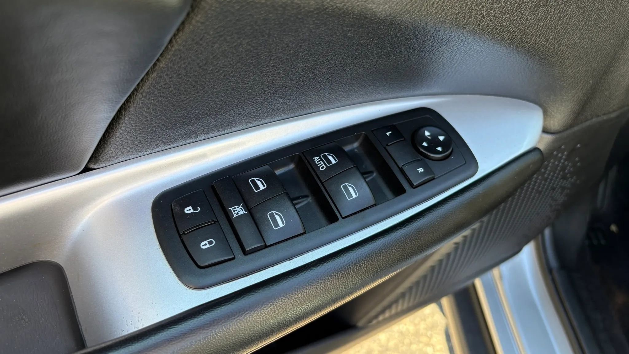 Used 2019 Dodge Journey SE FWD image 16