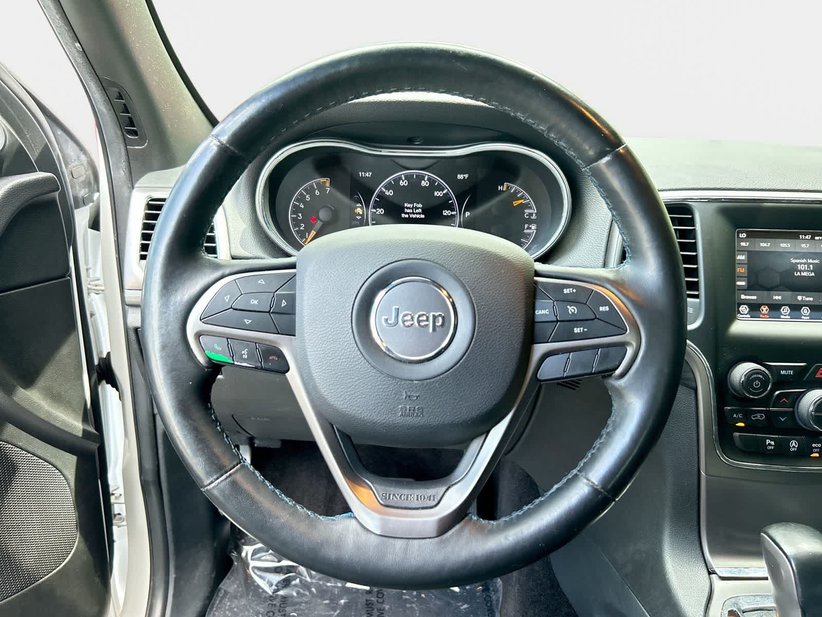 Used 2019 Jeep Grand Cherokee Laredo RWD image 16
