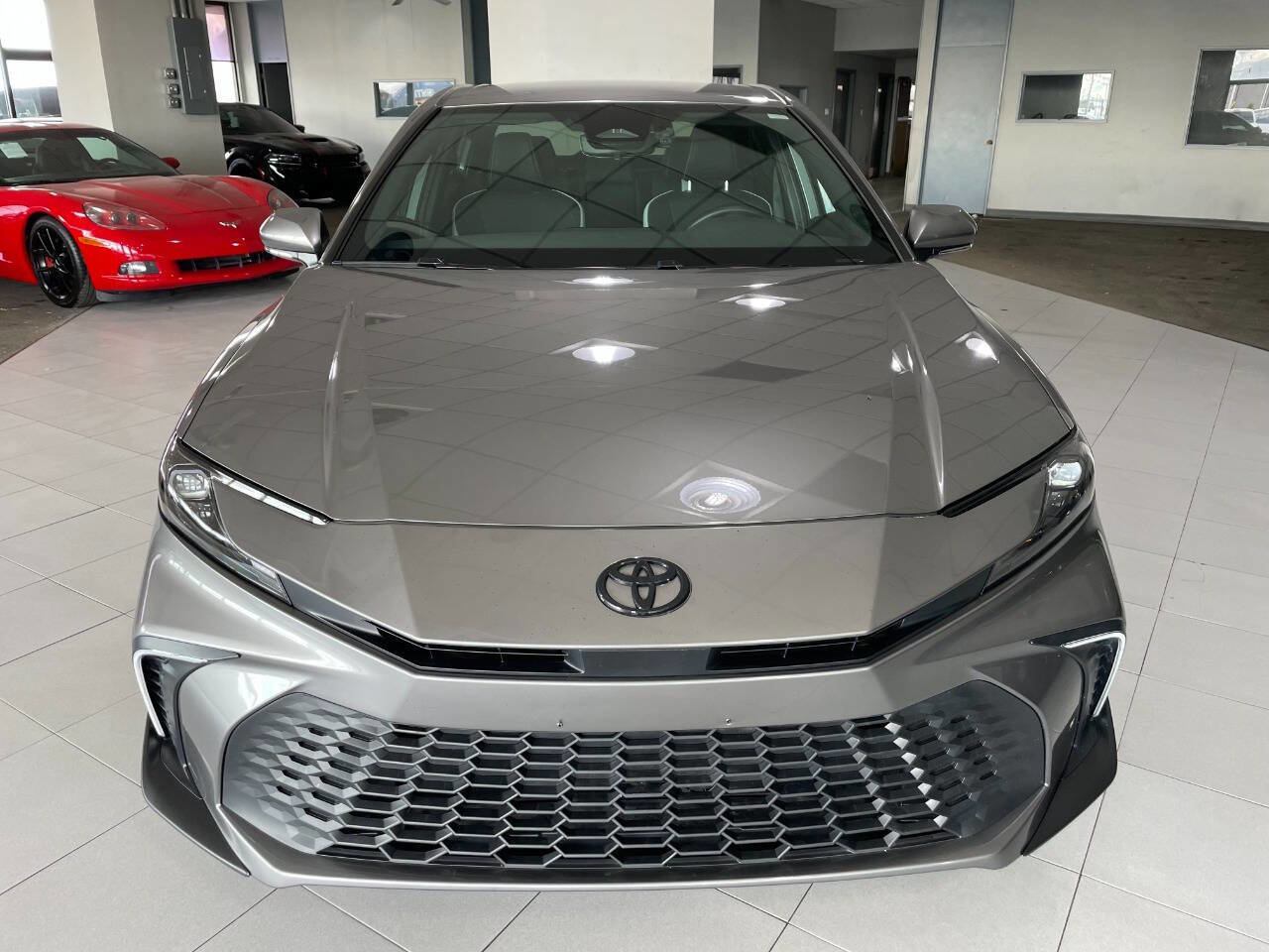 Used 2025 Toyota Camry SE image 2