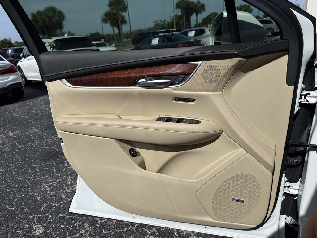 Used 2017 Cadillac XT5 Premium Luxury FWD image 18
