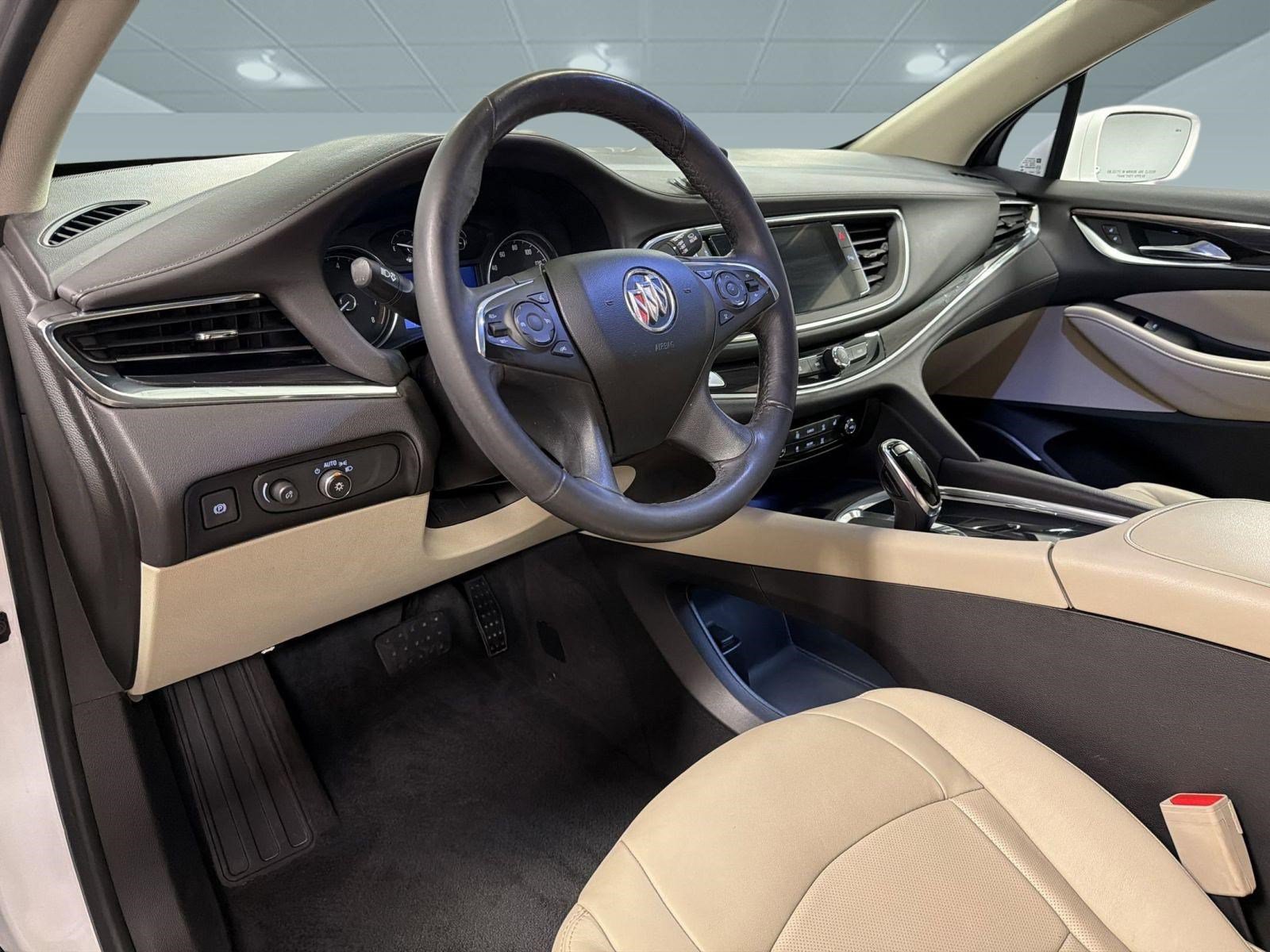 Used 2020 Buick Enclave Essence FWD image 3