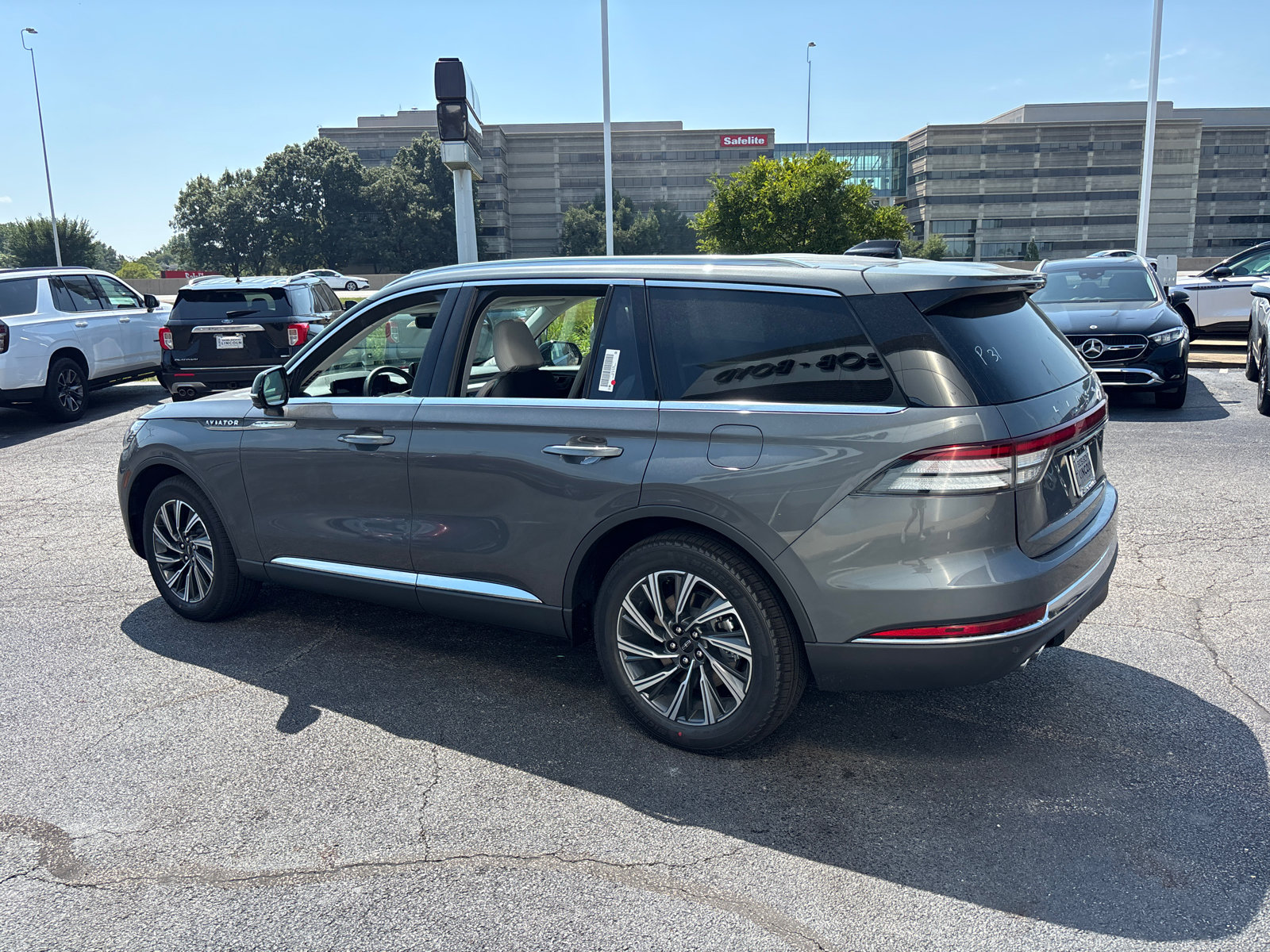 New 2027 Lincoln Aviator AWD image 5