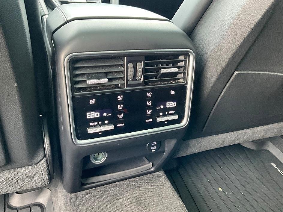 Used 2020 Porsche Cayenne Turbo S image 28