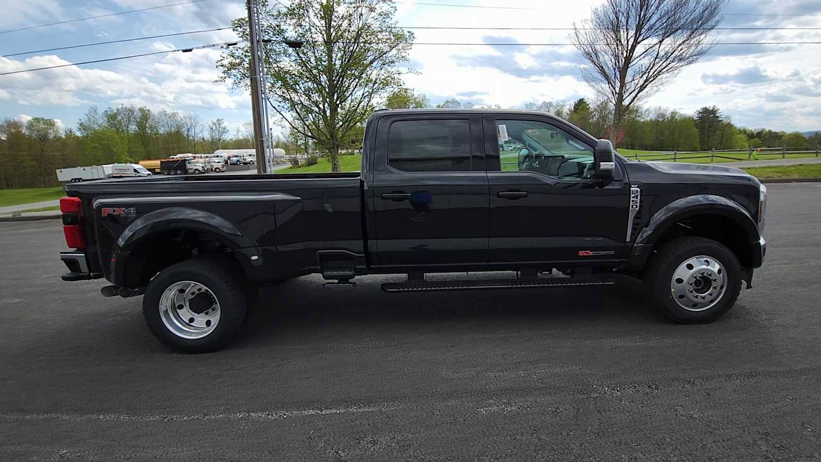 New 2026 Ford F450 XLT w/ XLT Premium Package AWD/4WD image 9