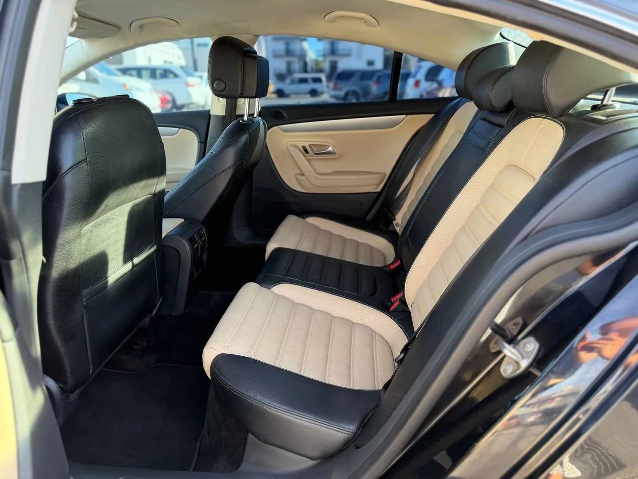 Used 2014 Volkswagen CC R-Line image 28