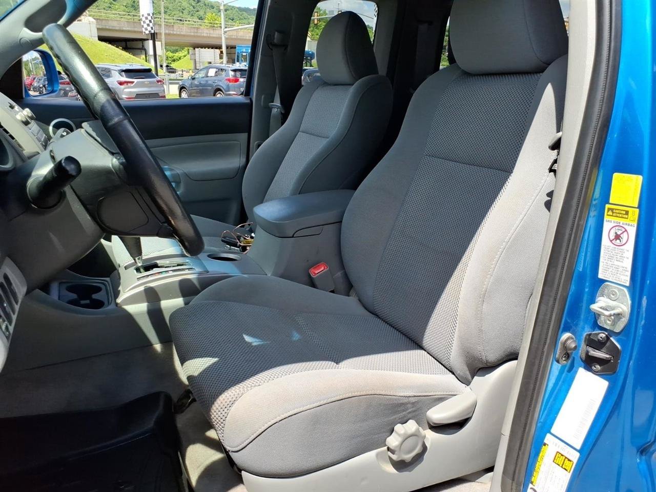 Used 2011 Toyota Tacoma 4x4 Access Cab V6 image 6