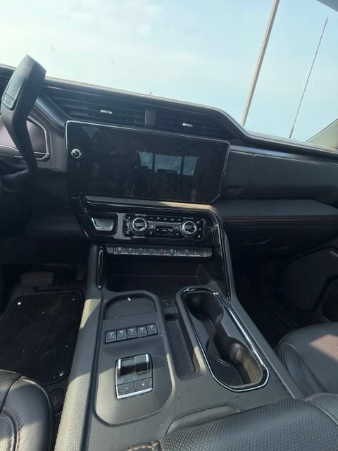 Used 2025 GMC Sierra 3500 AT4 w/ AT4 Premium Plus Package AWD/4WD image 7