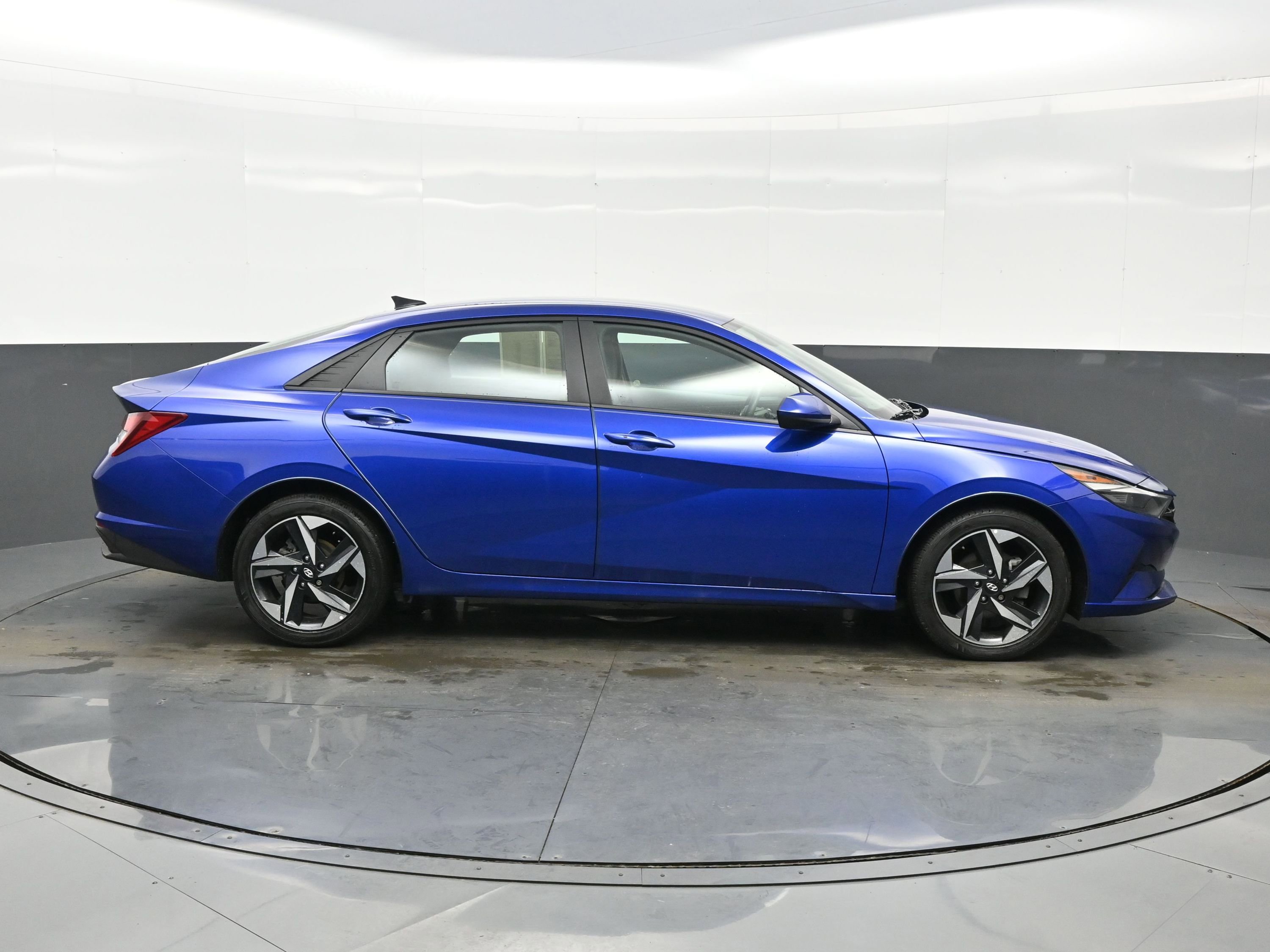 Used 2023 Hyundai Elantra SEL w/ Convenience Package image 7