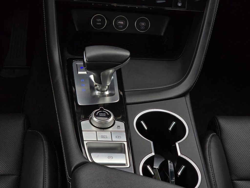 Used 2025 Genesis G70 2.5T RWD image 12