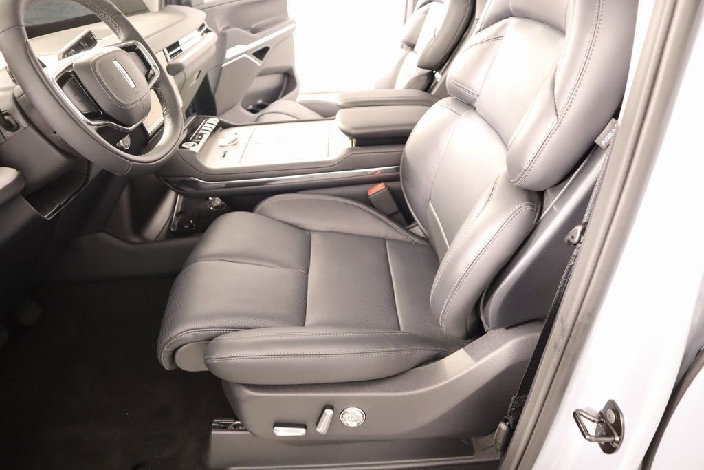 New 2025 Lincoln Navigator Reserve image 11