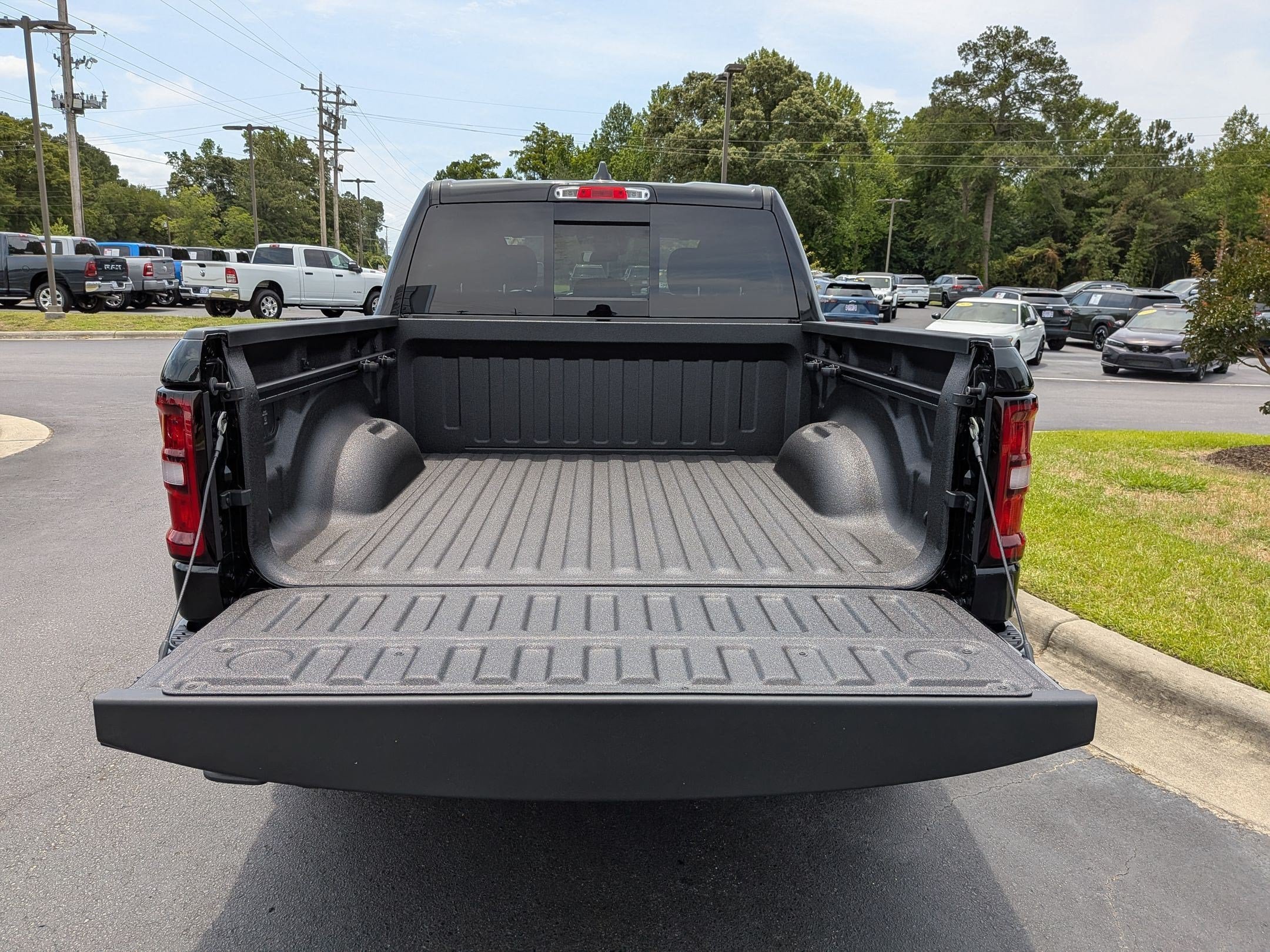 New 2026 RAM 1500 Express AWD/4WD image 18