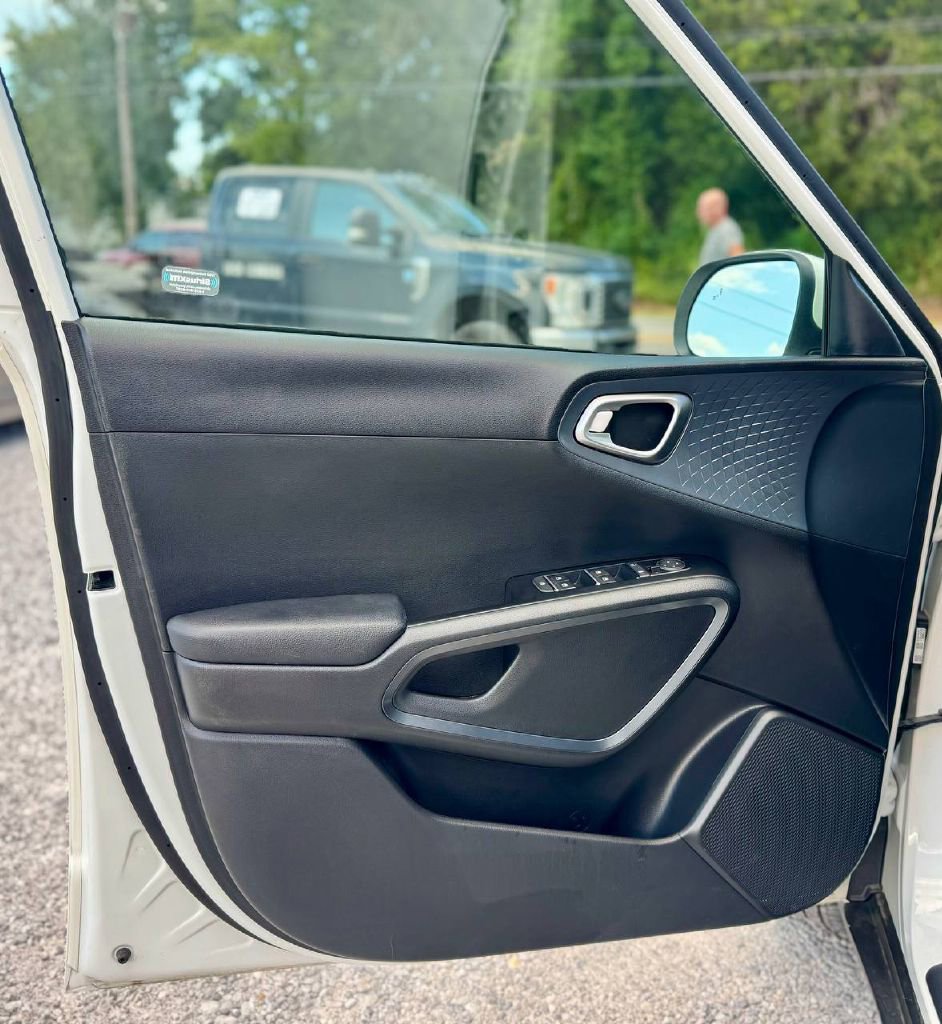 Used 2022 Kia Soul EX image 8