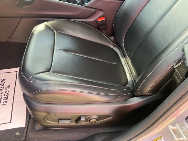 Used 2023 Jeep Grand Cherokee Limited w/ Black Appearance Package AWD/4WD image 11