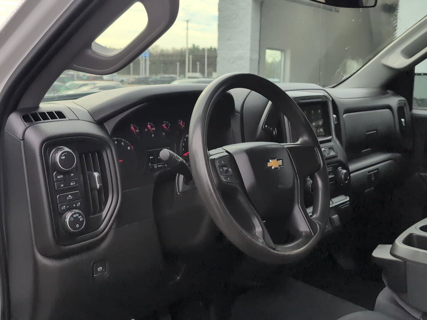 Used 2019 Chevrolet Silverado 1500 Custom w/ Custom Convenience Package image 17