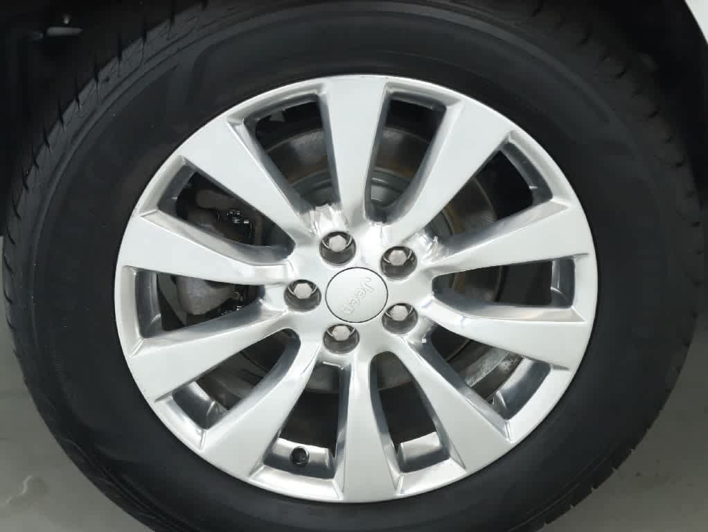 Used 2018 Jeep Cherokee Overland w/ Technology Group AWD/4WD image 12
