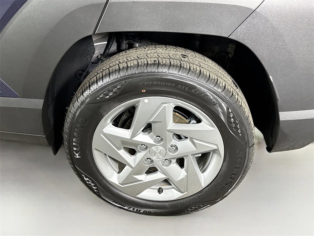 Certified 2025 Hyundai Kona SE image 35