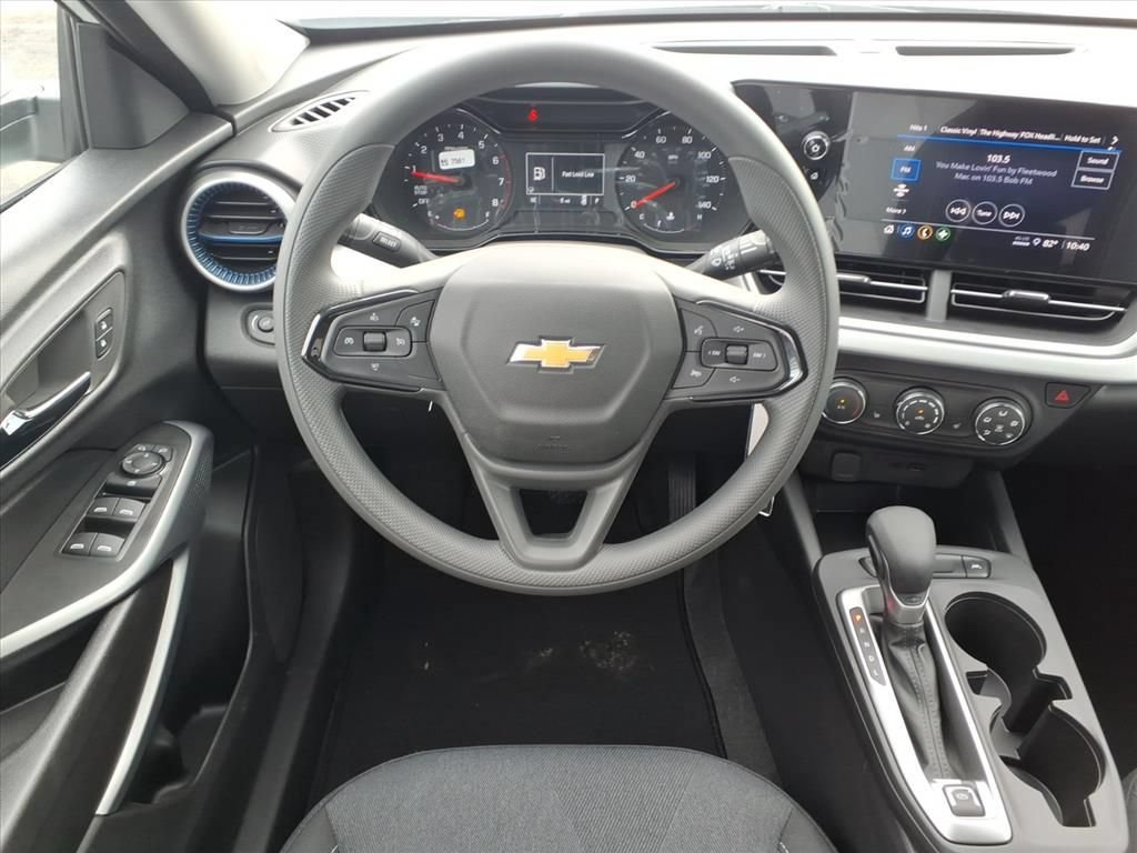 New 2026 Chevrolet Trax LS w/ LS Convenience Package FWD image 23