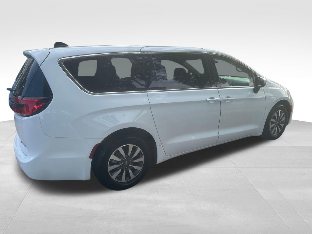 Used 2022 Chrysler Pacifica Touring-L FWD image 26