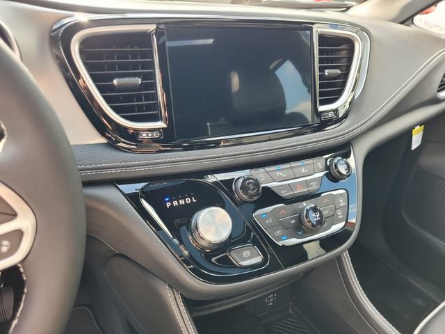 New 2026 Chrysler Pacifica Limited FWD image 26