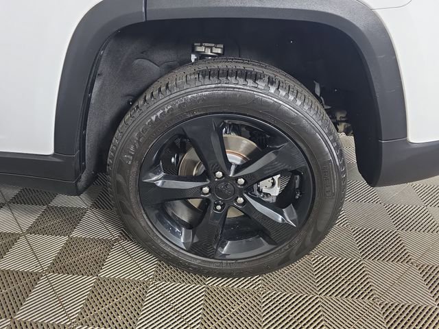 Used 2024 Jeep Grand Cherokee Limited w/ Black Appearance Package image 16