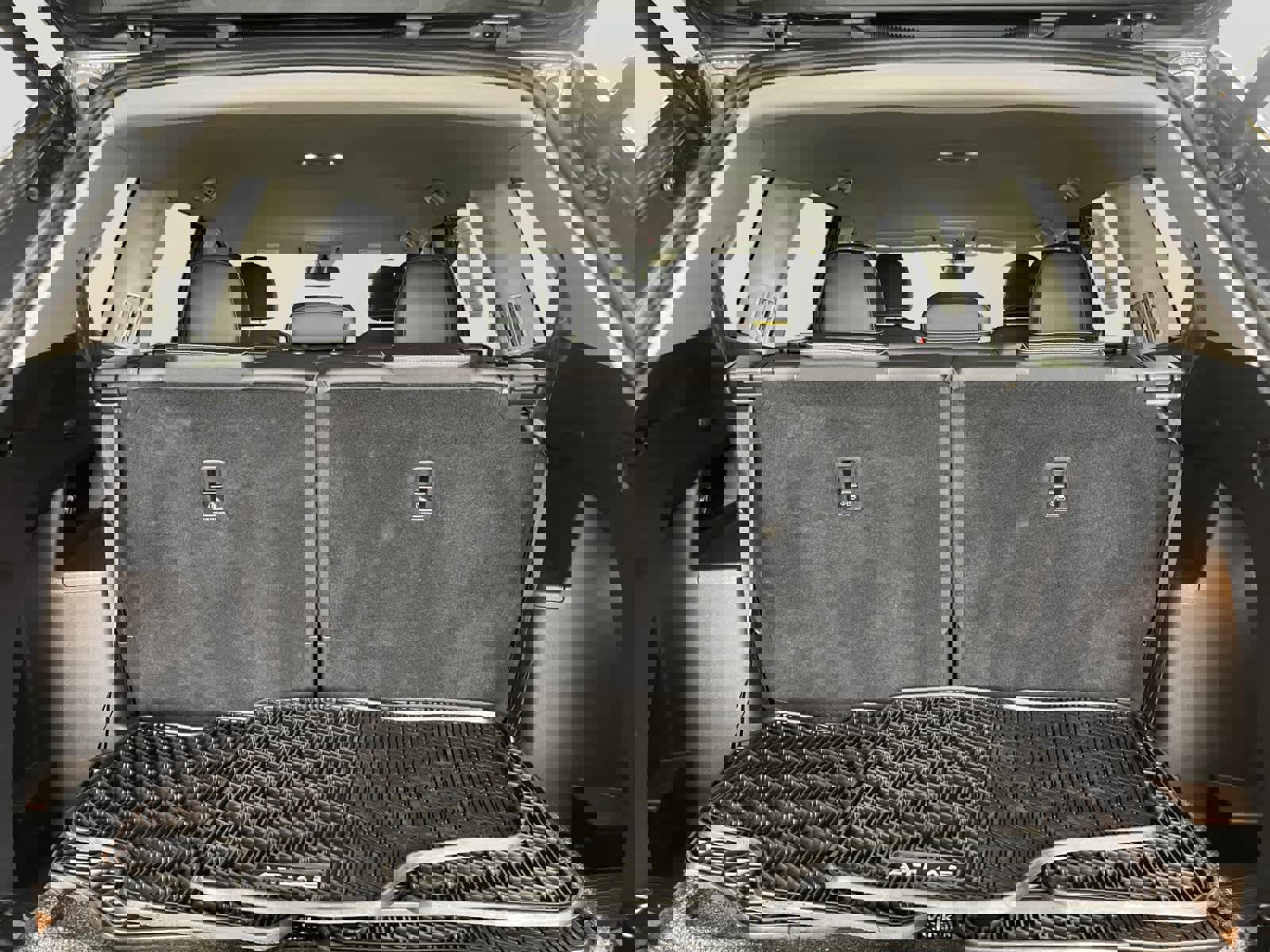 Used 2023 Volkswagen Atlas SE image 4