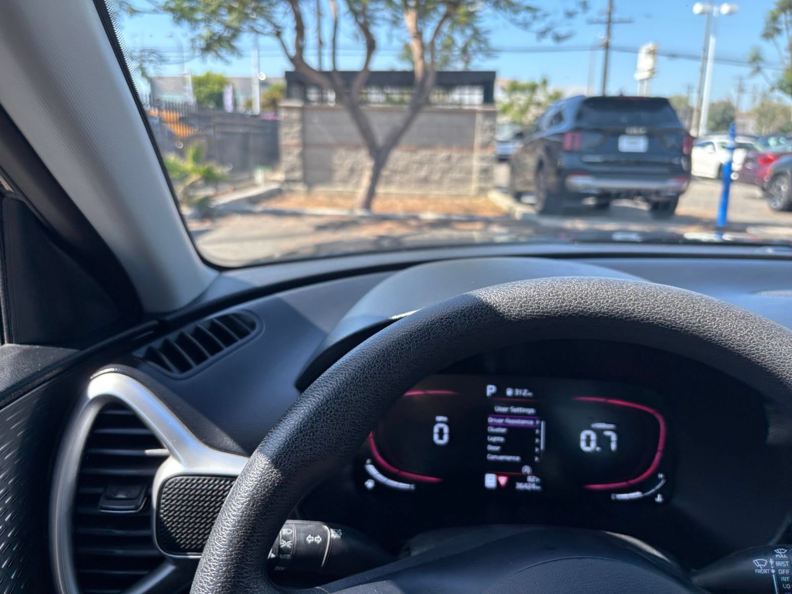 Used 2025 Kia Soul LX w/ LX Technology Package FWD image 34