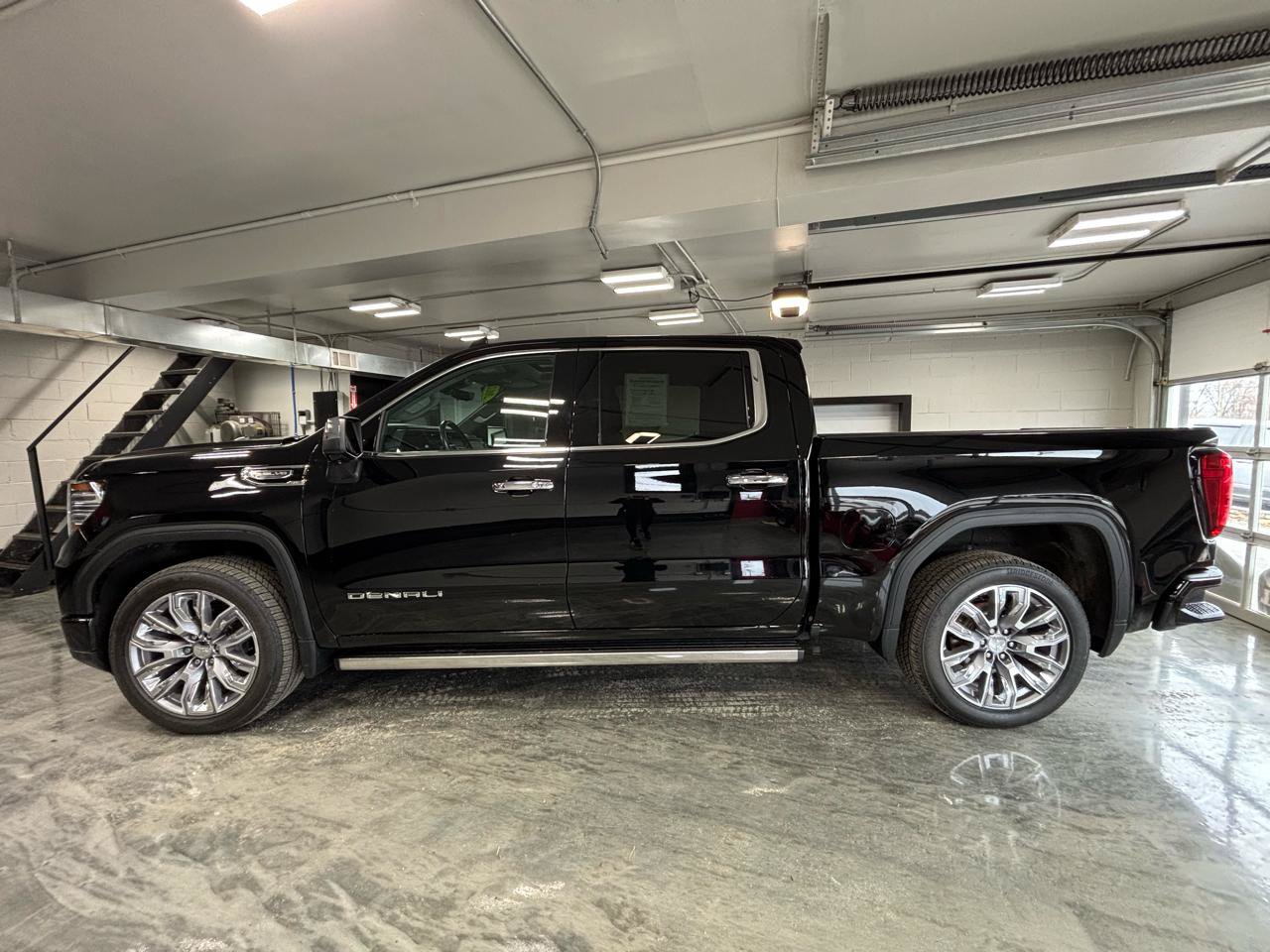 Used 2022 GMC Sierra 1500 Denali w/ Denali Reserve Package AWD/4WD image 8