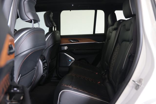 Used 2022 Jeep Grand Cherokee Summit AWD/4WD image 35